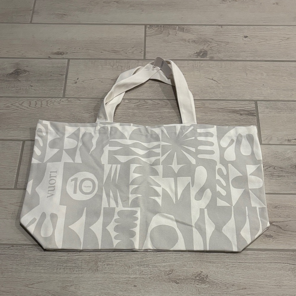 Vuori White and Gray Patterned Tote Bag NEW lite weight perfect for travel work
